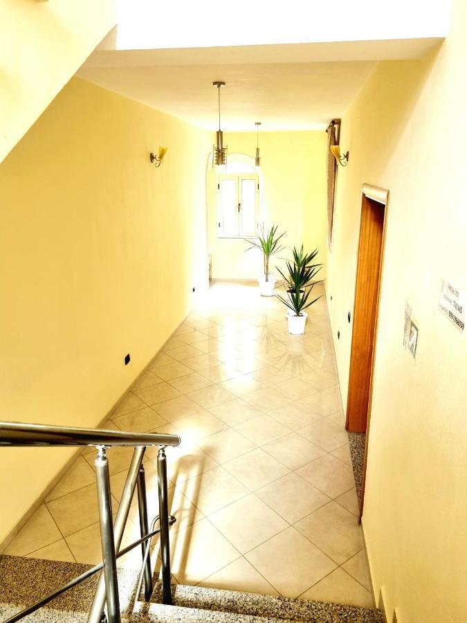 Luckyshine Hostel Vlorë Buitenkant foto