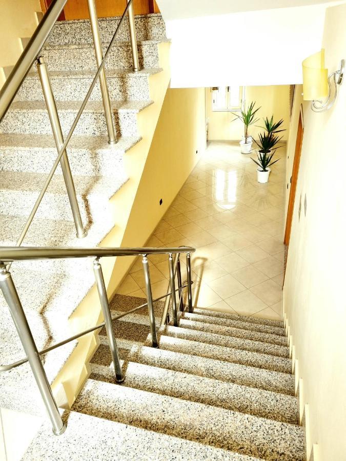 Luckyshine Hostel Vlorë Buitenkant foto