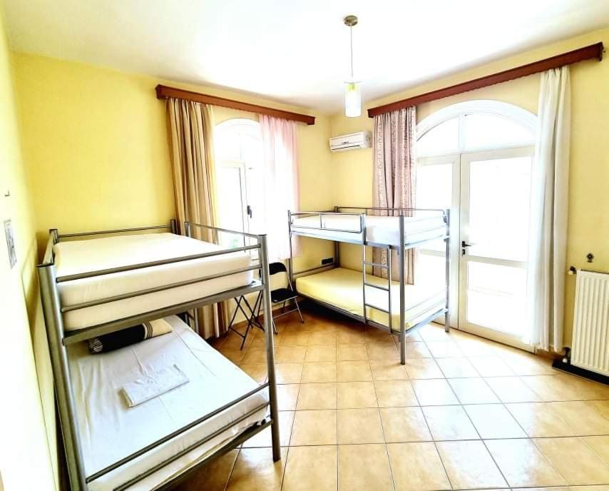 Luckyshine Hostel Vlorë Buitenkant foto