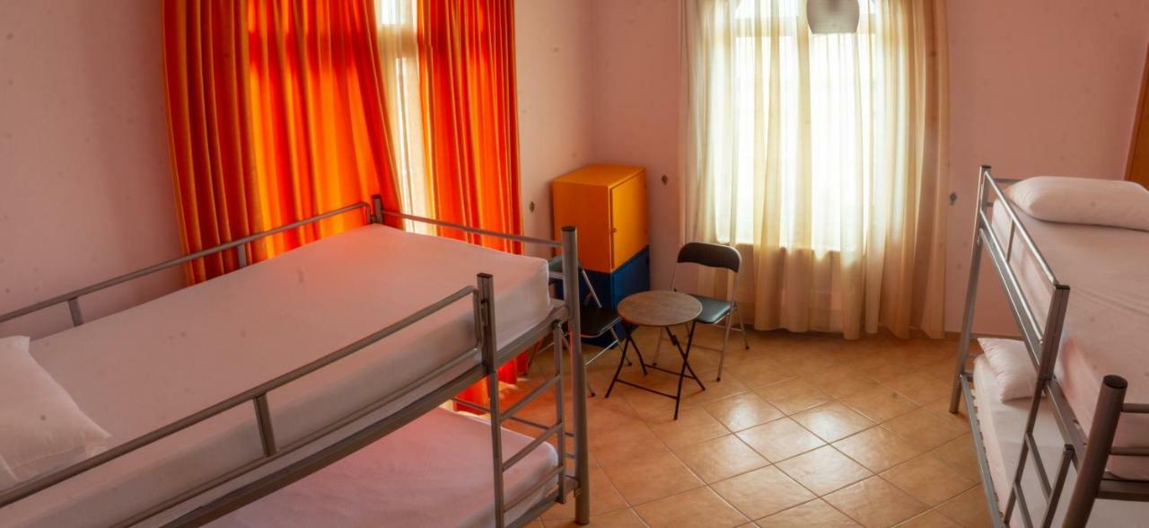 Luckyshine Hostel Vlorë Buitenkant foto
