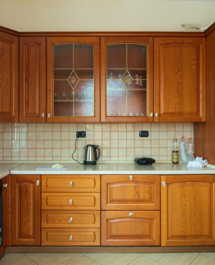 Luckyshine Hostel Vlorë Buitenkant foto