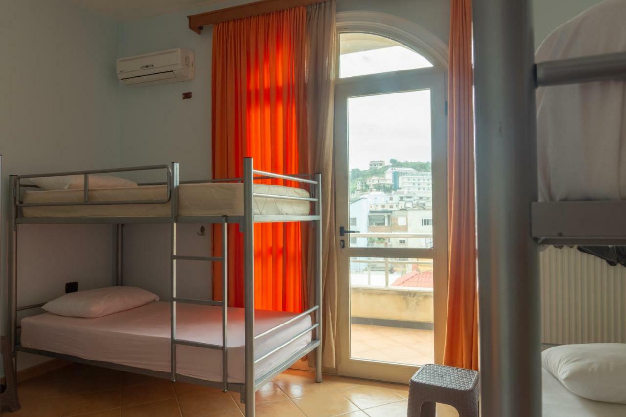 Luckyshine Hostel Vlorë Buitenkant foto